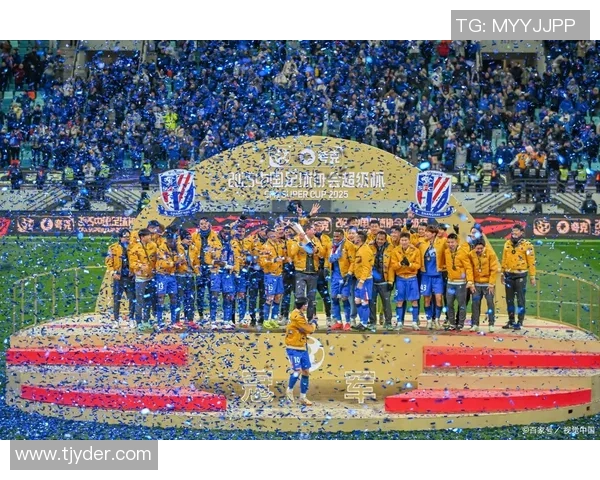 足坛巨星同框盛大合影见证历史辉煌瞬间球迷共享荣耀时刻